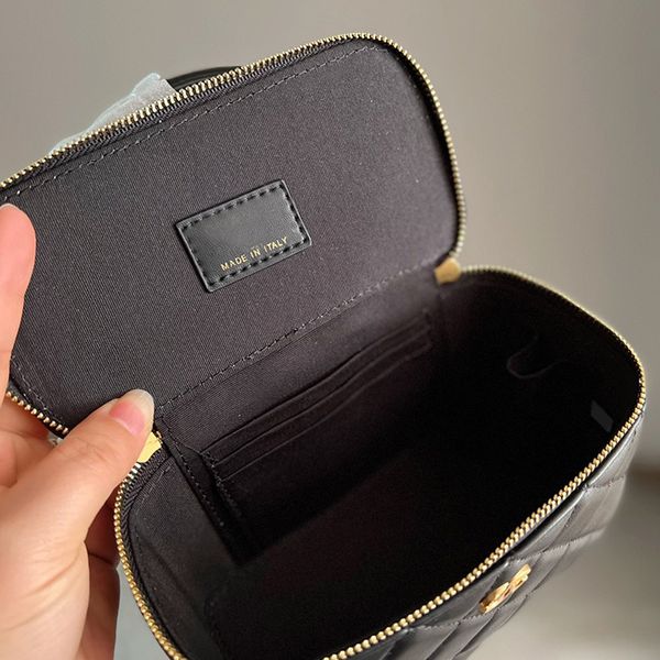 Siyah Beyaz Kadın Vanity Box Tasarımcı Çantalar Üst Sap Toes Kapitone Matelasse Zincir Crossbody Omuz Kozmetik Caid Ruj Hol328L