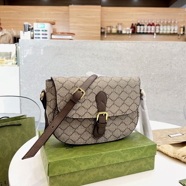 Saddles çanta debriyaj mektup çantaları 2022 lüks üst tasarımcı marka moda omuz çanta yüksek kaliteli kadın telefon zincirleri çanta cüzdanı çapraz gövde metalik cüzdanları