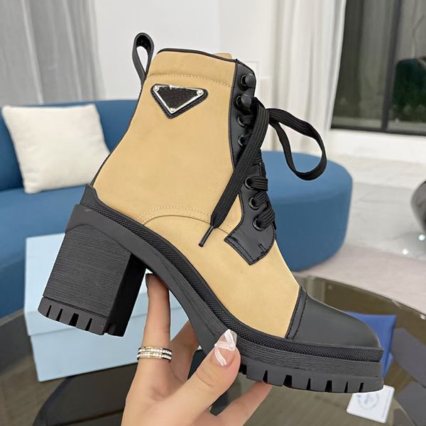 Knöchelstiefel der höchsten Qualität für Frauen Modedesigner gemischte Farbdreieck Schnalle Dekoration Schnürschuhe 100% Cowsskin 7,5 cm Quadrat Absatz Dicke Boden Martin Boot 35-41