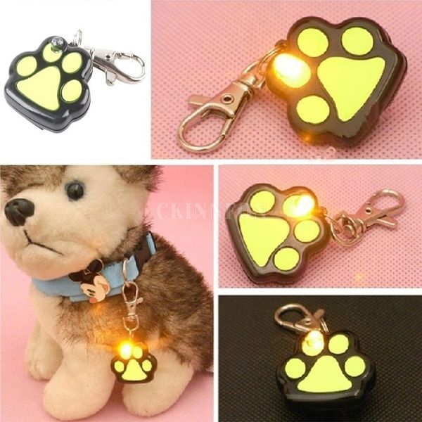100 pezzi / lotto Pet Dog LED lampeggiante luce notturna impronta stampa zampa fibbia lampeggiante collare pendente 201101