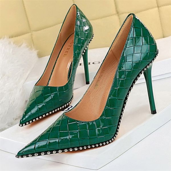 

bigtree shoes quality high heels women pumps rivet metal chain stiletto luxury banquet female 220721, Black