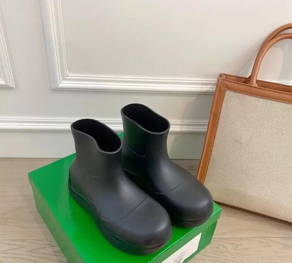

2022 lastest classics fashion puddle women designer short boots light waterproof casual shoes genuine rubber oversized sole various colors b, Black