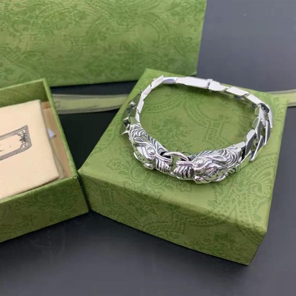 

2021 new fashion hip-hop domineering link chain bracelet size 18-22 cm and with box255v, Black