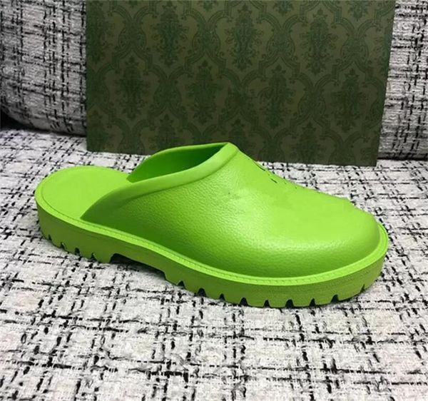 2022 en yeni marka delikli terlik erkekler kadın platform tasarımcısı sandaletler kama kauçuk kesikli slayt şeffaf malzemeler şık plaj daireleri ayakkabılar