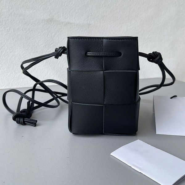 

latest messenger bag, shoulder box, woven pillow, versatile design, ladies high-quality leather, fashionable high-end small square bag botte