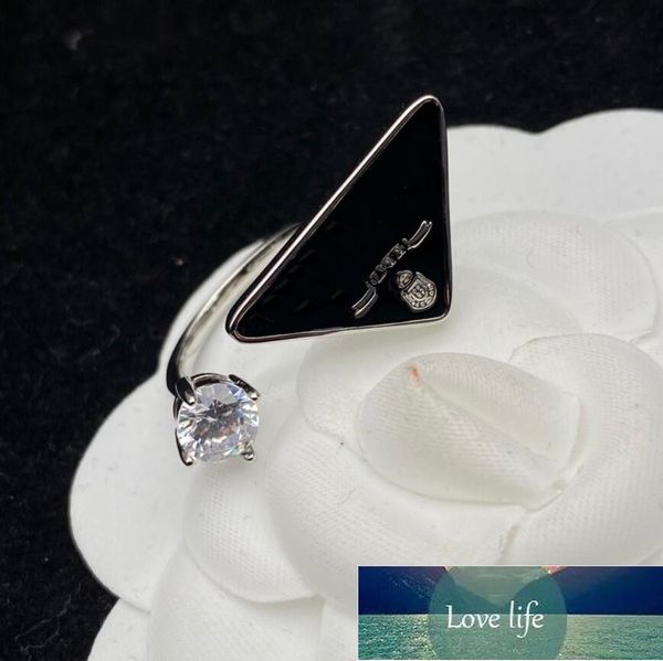 Letter Triangle Ring feminino Feminino Elegante Personalidade Aberta Anéis Black Paint Craft com logotipo