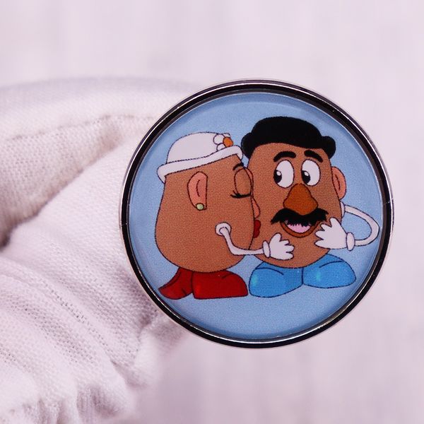 

mr.and mrs. potato head brooch cartoon character kissing badge, Blue