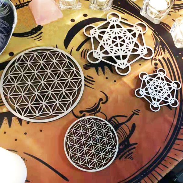 Mats Pads Chakra Flower of Life Símbolo natural 18 tipos de madeira Círculos redondos de borda esculpida para o conjunto de cristais de pedra DIY decormats Matsmats