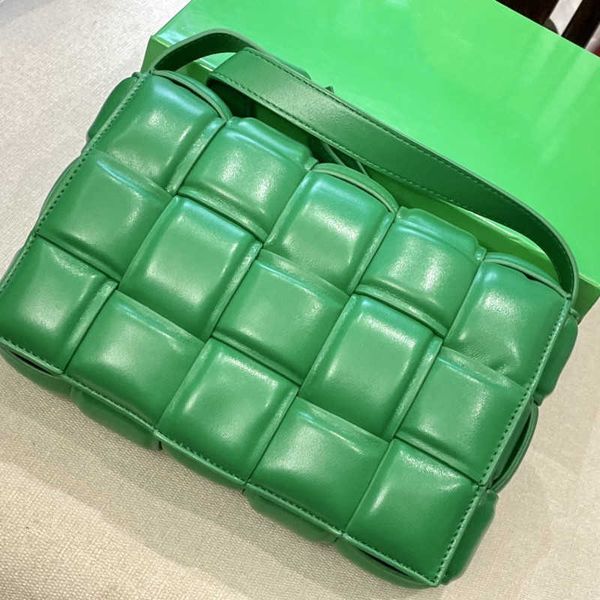 

2022 latest messenger bag shoulder box woven pillow versatile design ladies high-quality leather fashionable high-end small square bag