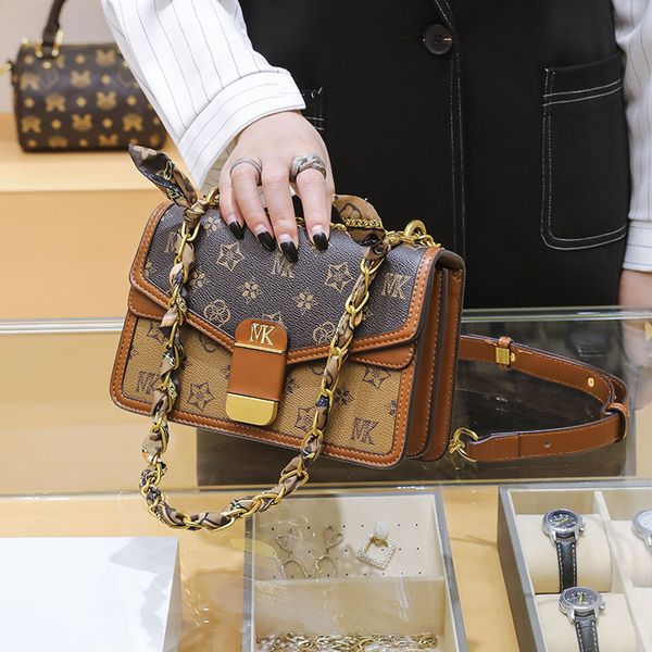 

designer tote bags one shoulder crossbody bag with metal chain and buckle 22cm