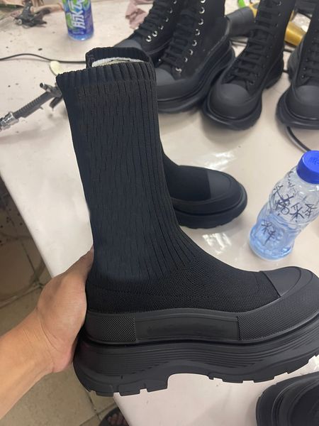 2022 Kadın Grafiti Örgü Boot Boots Boots Dribbed Örgü Çorap Kalın Sole Siyah Beyaz Giden Uxury Tasarımcı Ayakkabı Boyut 35-40 Kutu No386