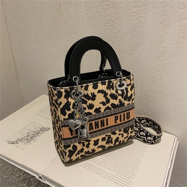

small fresh large capacity female new fashion messenger canvas portable one princess clearance outlet sale
