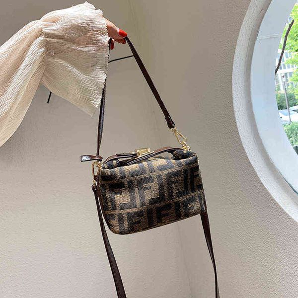 

factory online export designer tide brand ladies bags new fashion printed single shoulder portable messenger bag and summer