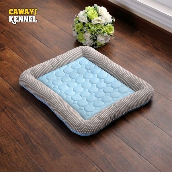 CAWAYI KENNEL Tappetino di raffreddamento per cani Pet Ice Pad Teddy Materasso Pet Cool Mat Bed Cat Summer Keep Cool Ice Silk Cooling Dog Mat for Dogs 201124
