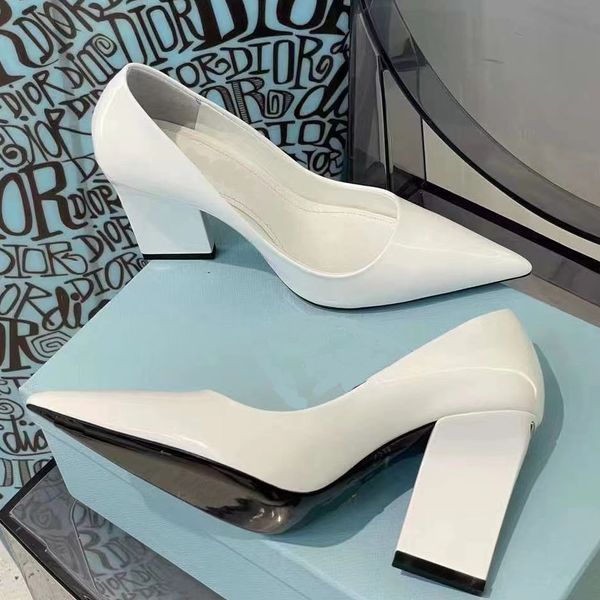 Moda Primavera Autunno Punta a punta Oro Testa da donna Scarpe con tacco alto Vendite in fabbrica Nero Bianco Pelle giapponese Abito da lavoro di buona qualità Décolleté da donna Taglia 35-39