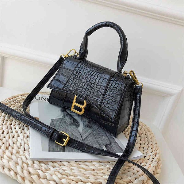 

factory outlet net red small women's 2022 new fashion portable shoulder personalized leisure messenger versatile shell bag