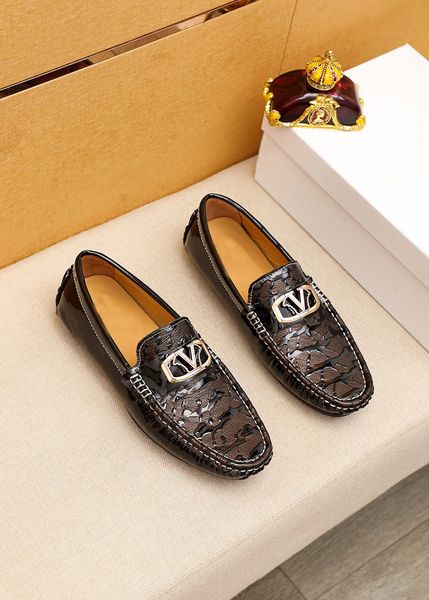 

2022 mens genuine leather driving shoes fashion designer party dress shoes male brand mocassin casual breathable loafers size 38-44, Black