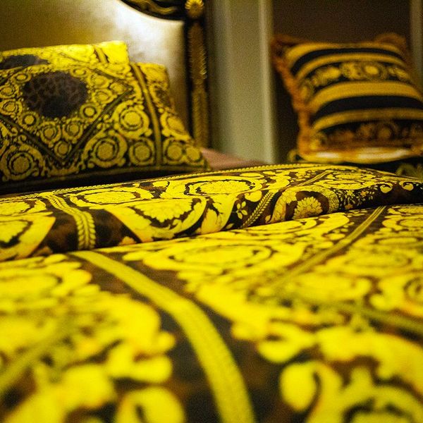 Almofada para presente Luxury 5pcs Gold Bedding Sets Quilt/Toupeta Conjuntos de capa de Tiger Red Rainha Rei 100 Algodão Tecido Estilo Europeu