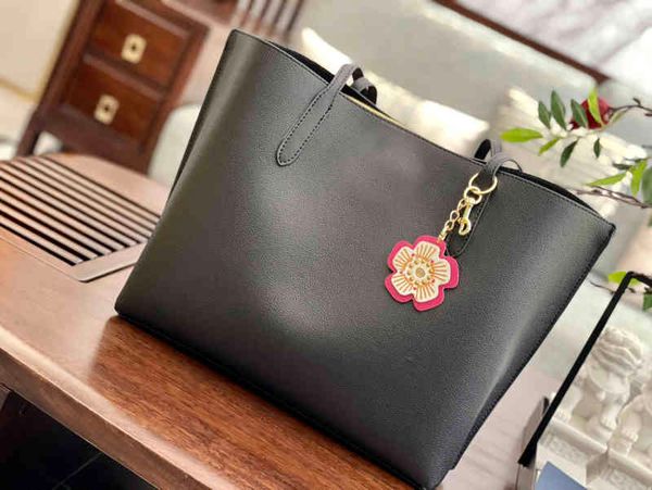 

shopping tote bags handbags large capacity designers women leather portable commuting beach shoulder wallets 220601