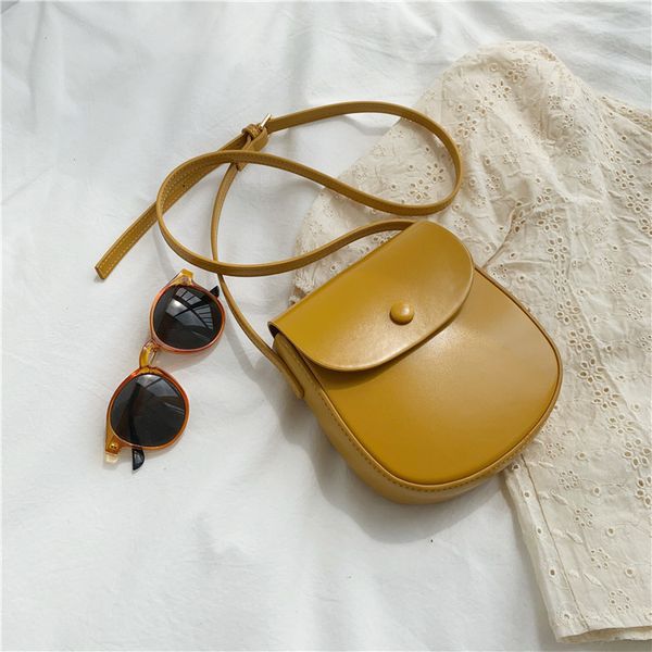 

designer bags shoulder crossbody bags with shell flap and solid colors 18cm