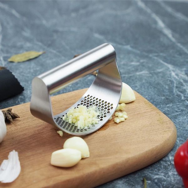 Utensílios de cozinha multifuncional Manual Press de alho curvado Garlics Grinder Slicer Chopper Aço Inoxidável Garlices Press