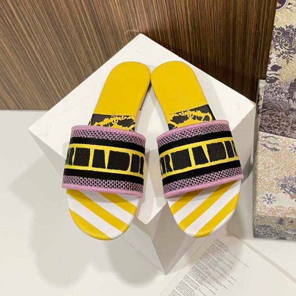

2022 summer new type of slipper sandals for women wearing flat slippers for leisure korean embroidery beach home, Black
