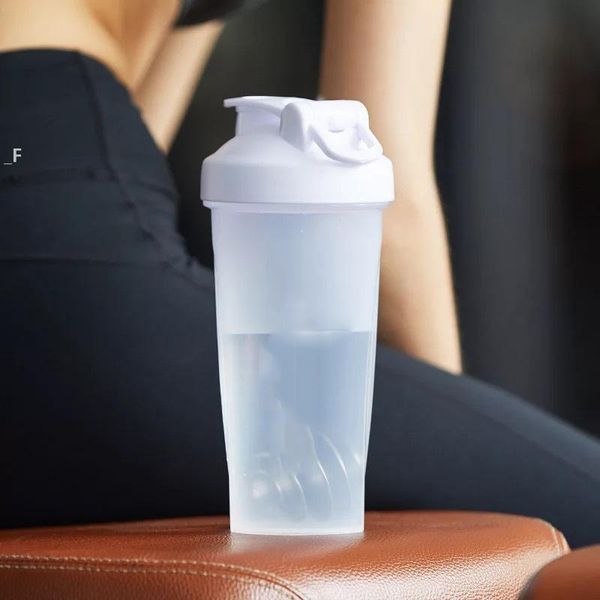 Proteína portátil Sport Shaker Bottle Milkshake Proteína em pó de mistura à prova de vazamento Shake copo com Shak Balls BPA Drinkware de fitness Free BBE14179