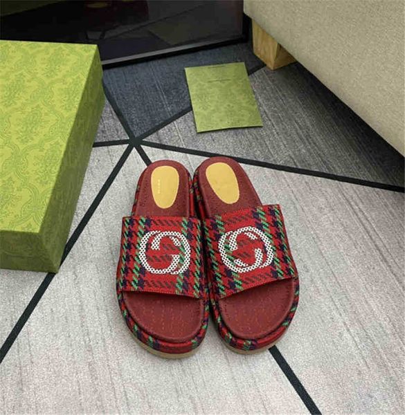 

80% off designer family thick high wear flat soled slippers~, Black