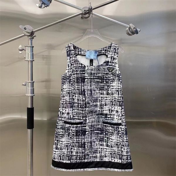 

71% off 2022 summer trendy men's women's clothing p's 22ss new classic metal triangle decorative tweed vest dress a-shaped ve, Black;gray