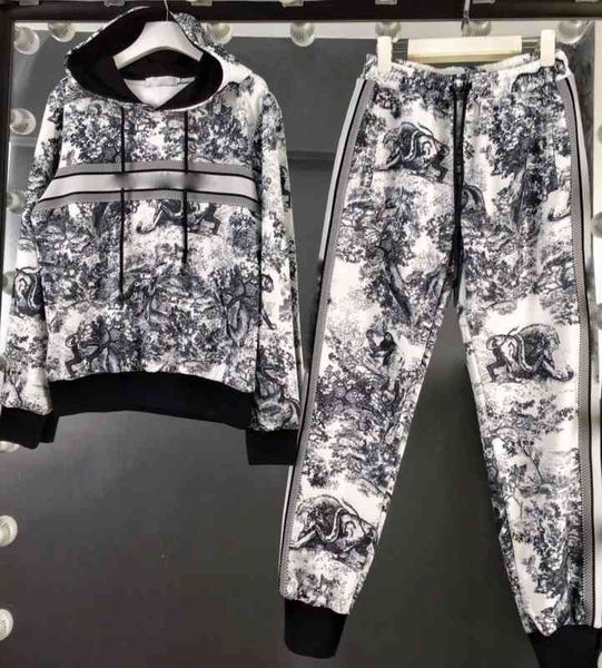 

womens two piece pants chest striped letter print hoodie with stylish logo trousers 2 piece sets luxury designer tracksuits 0912, White