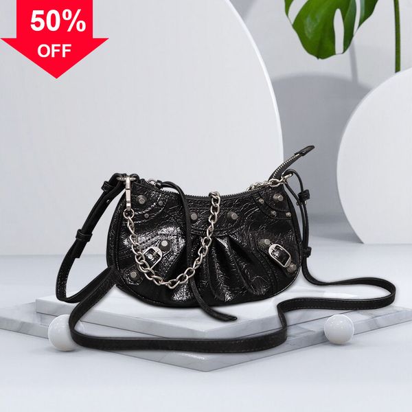 

2022 new le crcent locomotive mini chain female leather underarm fashionable retro women's totes shoulder bag