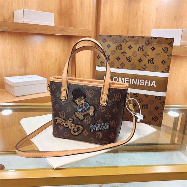 

wholesale store 75% off autumn and winter fashion minority design bear bucket bag advanced sense portable tote bag