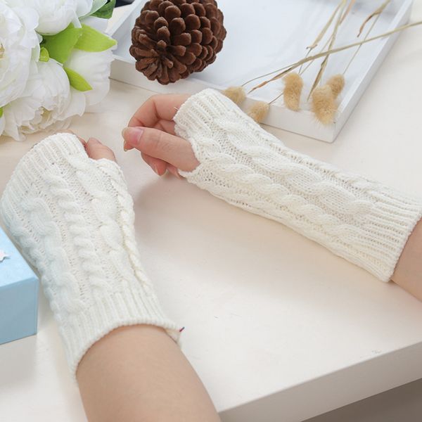 12 Paar stilvolle warme Winterhandschuhe für Damen, strickende Kunstwolle mit Twist-Muster, fingerlose Fäustlinge