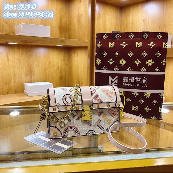 

wholesale factory ladies shoulder bags 2 colors sweet and lovely shaped pink chain bag street personality rivet backpack contrast leather ha