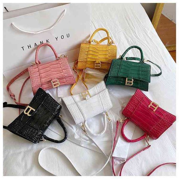 

net red black 2022 new women's leisure one shoulder messenger bag black pattern small square bag