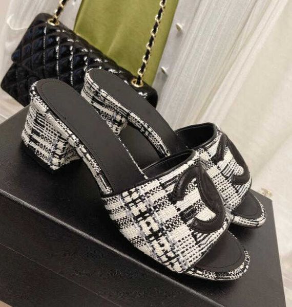 

2022 luxury designer women slippers wool upper woven sandals sheepskin lining leather outsole beach shoes outing back white, Black