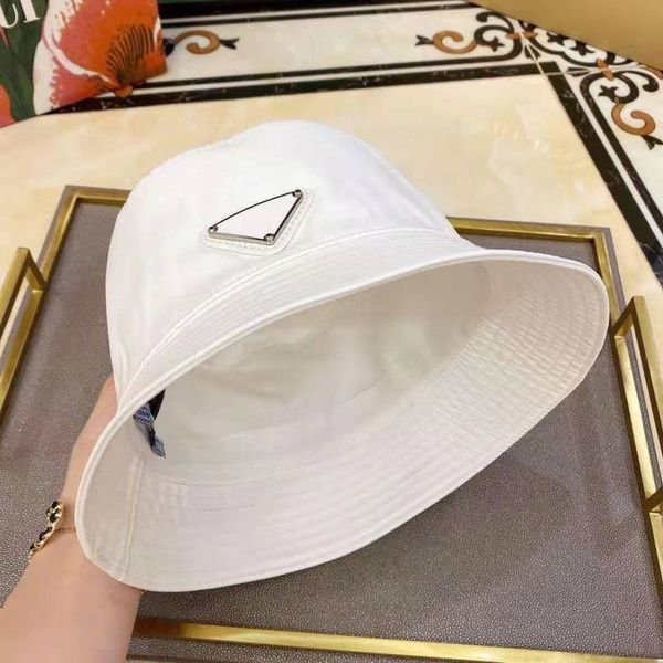 

luxury bucket hat with gift box sun bonnet beanie cap outdoor fishing vacation waterproof designers caps pink white black khaki nylon hats f, Blue;gray