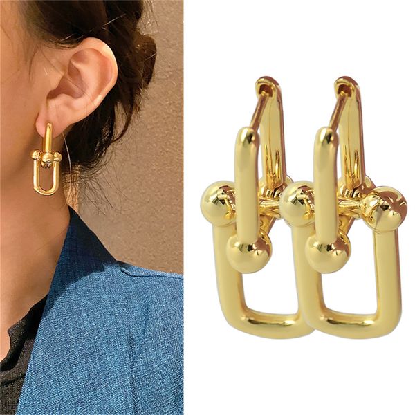 Brincos para mulheres Fall In Love Stud Retro Stylish Lock em forma de U Traje de brinco de ouro personalizado para mulheres Noiva Indiano Exclusivo Ear Charms Fashion Jewewlry 2022 Trendy