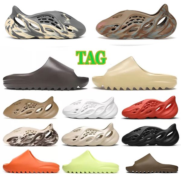 

new slippers designer foam runner slides sandals men women designers sneakers shoe desert sand bone earth triple white black fashion scuffs