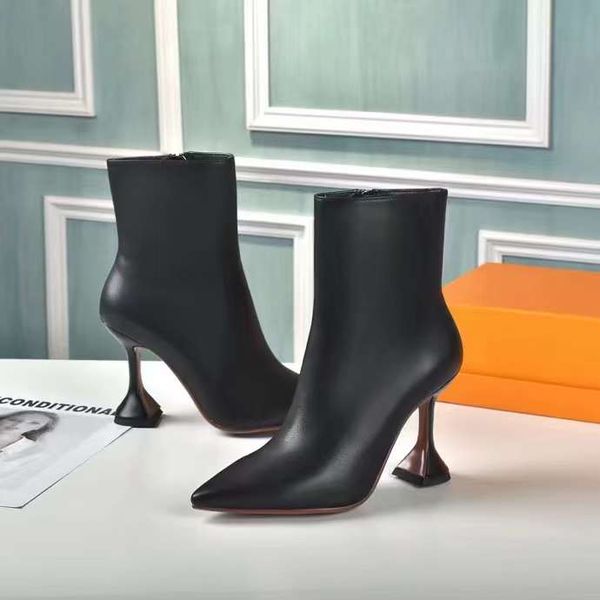 Amina Muaddi Botas de ponta pontianeira Botas de grife de gotas de designers Martin deserto lantejoulas medalhas de inverno grosso não deslizamento com caixa No388