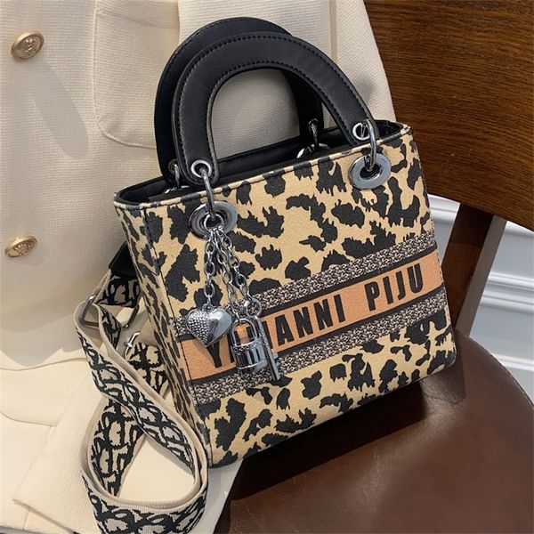 

small female ins fashion broadband messenger canvas autumn winter portable princess 90% off shop clearance