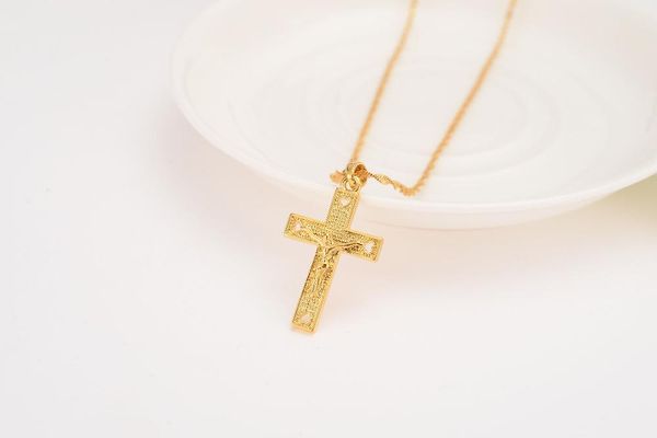 Colares com Pingente Ouro Maciço 18 K G/F Cruz Atacado Crucifixo Coração Jóias Decoração Jesus Vestido Moda