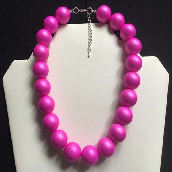 Frauen klobig hell pinkfarbene Perlen Halskette