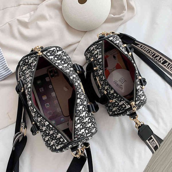

2022 new designer handbags capacity simple single messenger pillow