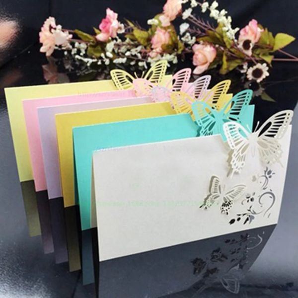 Convites de casamento 50pcs/lote a laser cortado Butterfly Nome dos cartões Coloque nomes de convidados Mark Party Decoration favores