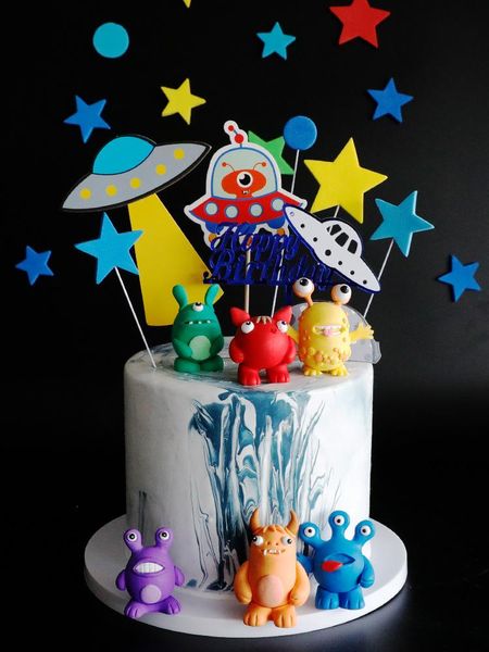 Outras festas de festas suprimentos de menino bolo de aniversário toppers pacote decorações de vias leitas planeta espacial monstro alienígena papel de boneca de cerâmica macia para