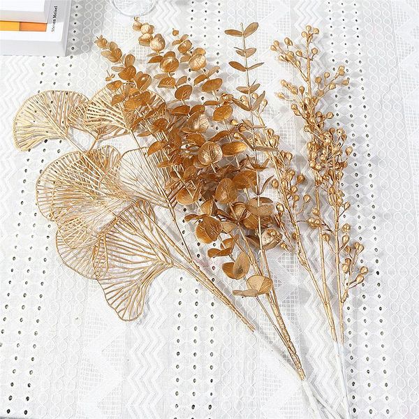 Ghirlande di fiori decorativi Piante artificiali Ventaglio Rete di foglie Ginkgo dorato Eucalipto Agrifoglio per arco nuziale Composizione floreale Decorazioni per la casa