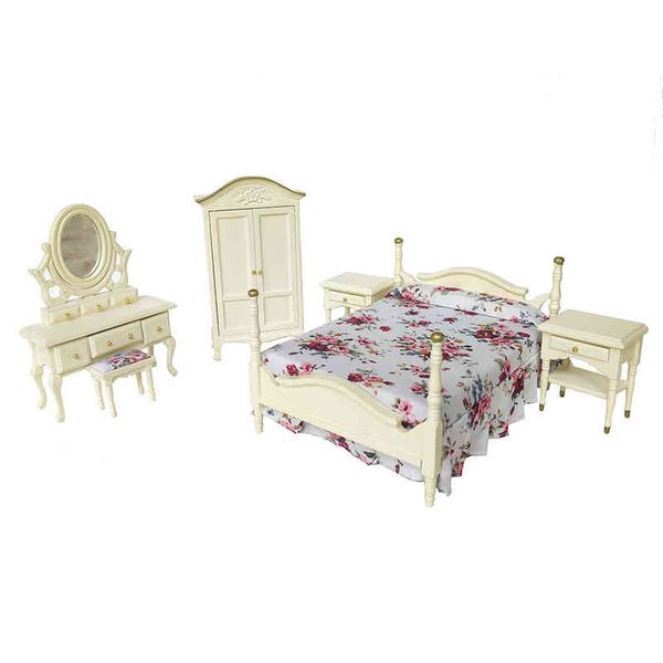 Iland Dollhouse Miniatures Quarto Mobiliário Mini Cama Côsteres Armário Casa Casa Acessórios Presente de Natal Brinquedos para Meninas Meninos AA220325