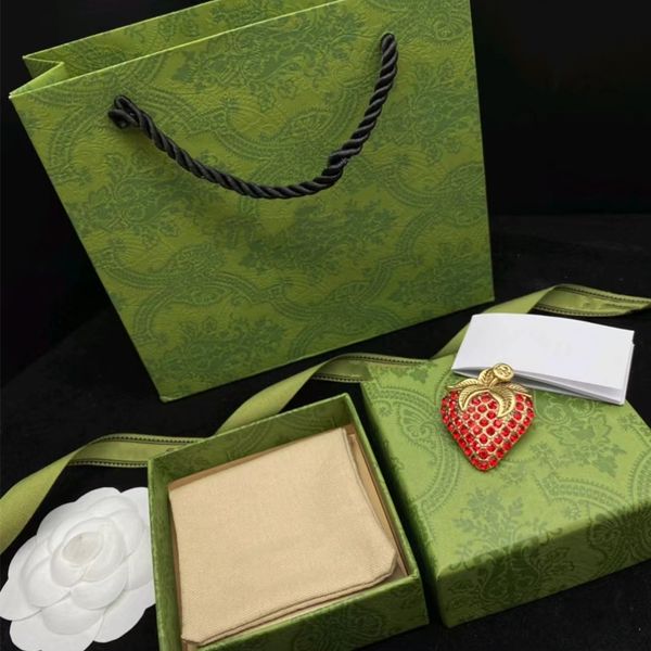 

New Fashion Designer Brooch Strawberry Brooch Women's Holiday Gifts