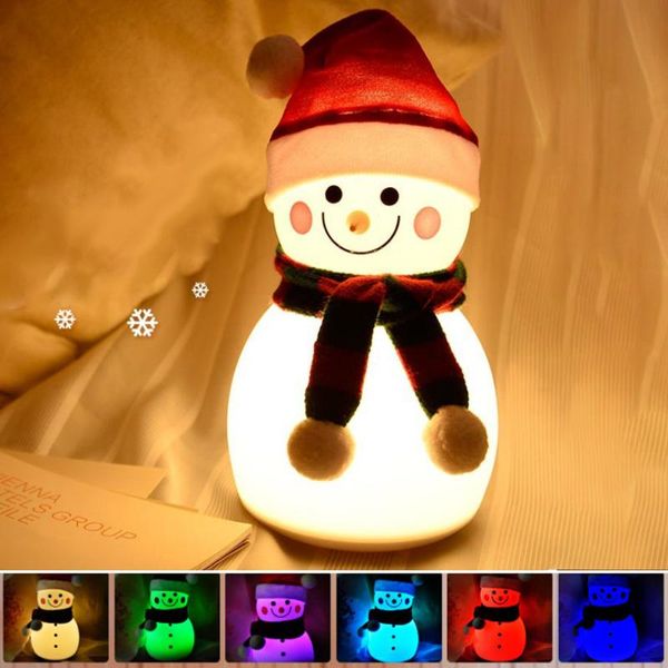 Stringhe Pupazzo di neve Luce notturna USB Ricaricabile Anno di Natale Cartone animato Silicone LED Modalità musicale 7 Bambole che cambiano colore RegaloLED